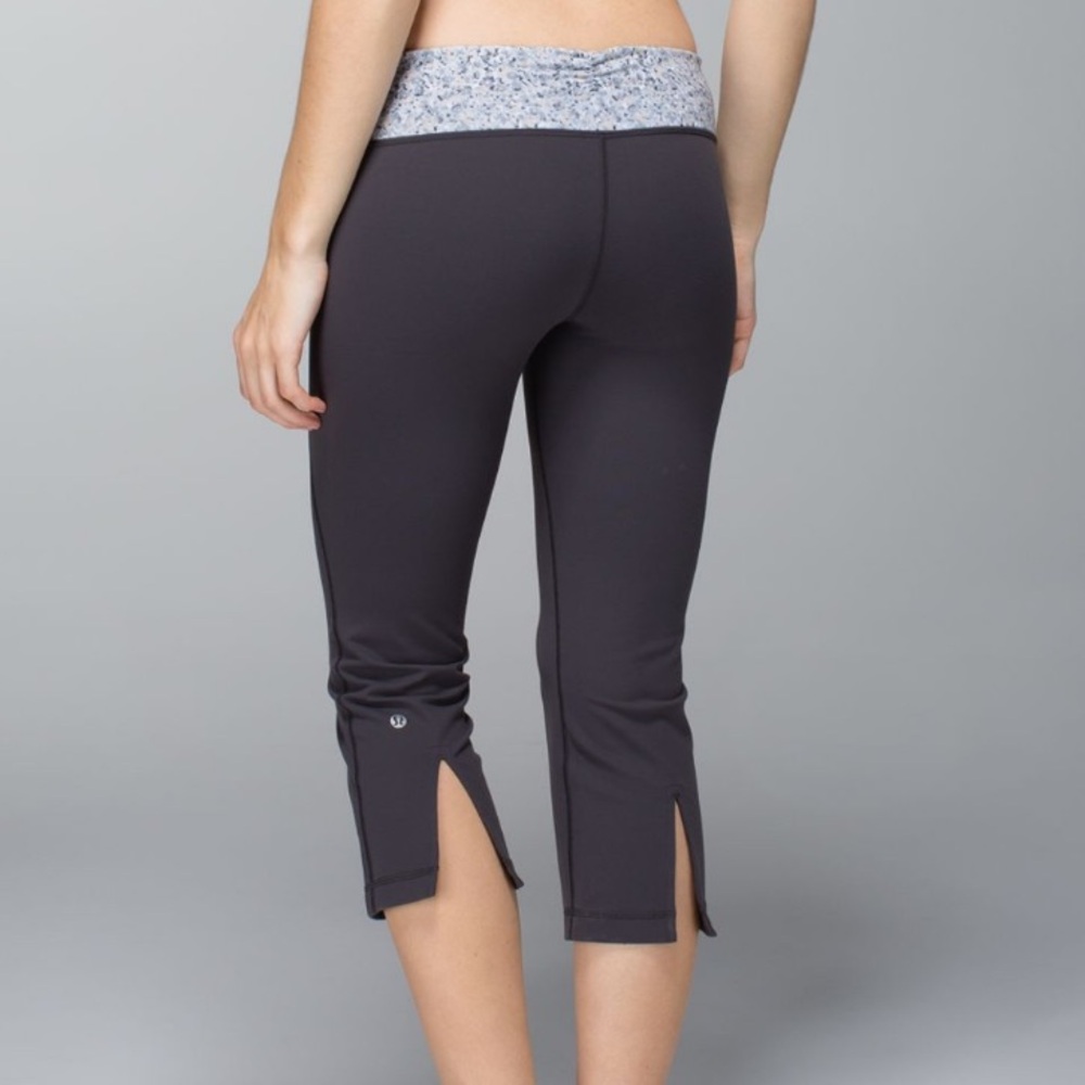 Lululemon Gather & Crow Crop Luon Soot / Petite Fleur Silver Spoon 8